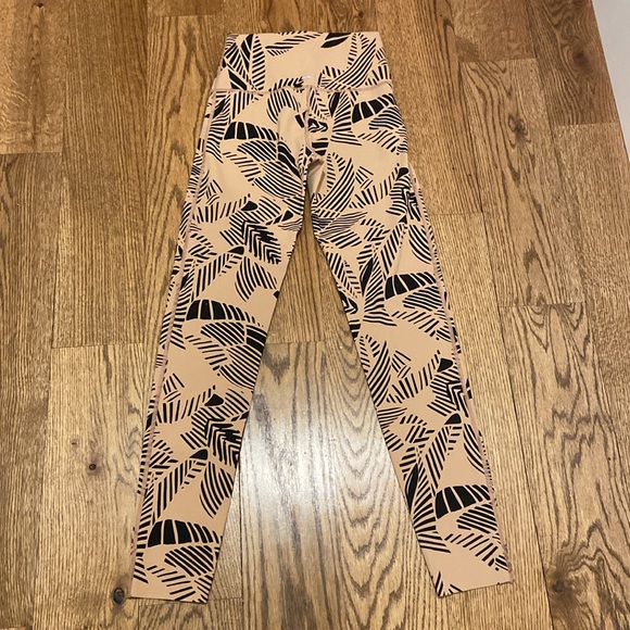 Aerie palm print Chill. Play. Move. Leggings - Picture 2 of 4